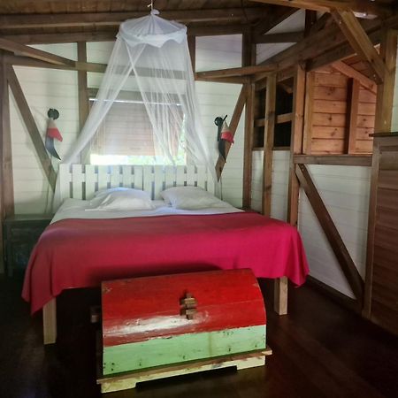 Les Bananes Vertes Ecolodges Сент-Клод Екстер'єр фото